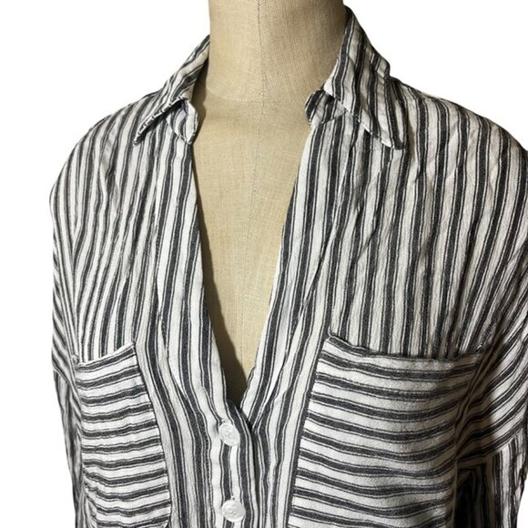 Vici blouse women's L gray white striped loose fit adjustable sleeve button down - Picture 4 of 10